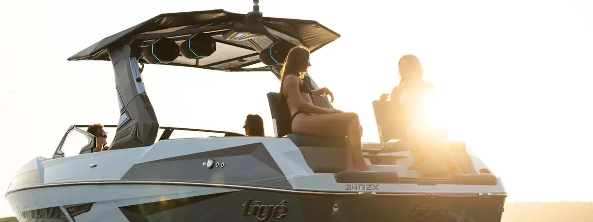 Tigé wake boat on the water in the evening sun